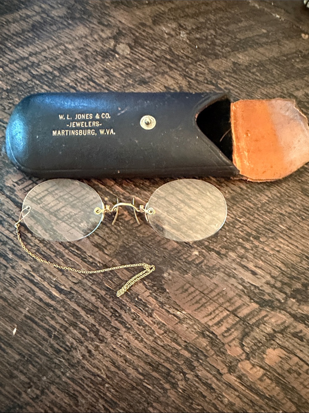 14kt Prince-Nez Gold Rimless Pinch Eyeglasses Chain and Original Leather Case